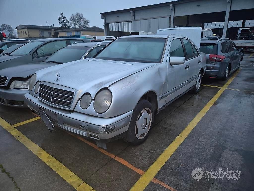 Mercedes Classe E W210 Berlina Demolita - Ricambi
