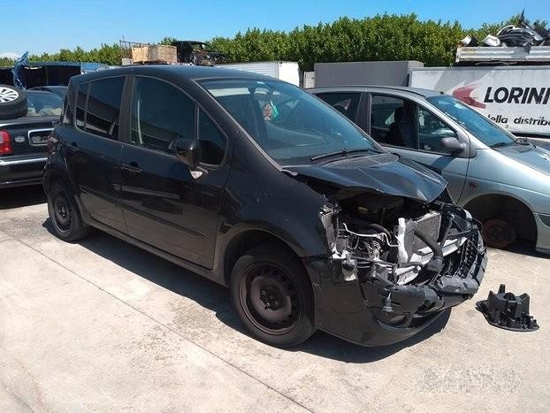 Renault Modus 2006 Demolita - Per Ricambi