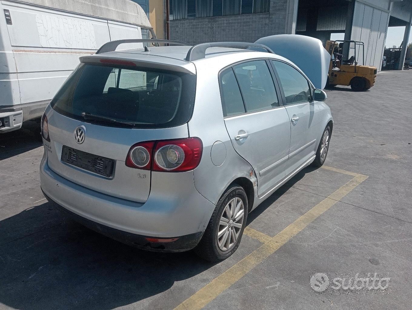 Golf 5 plus 1.6 benzina BSE demolita per ricambi