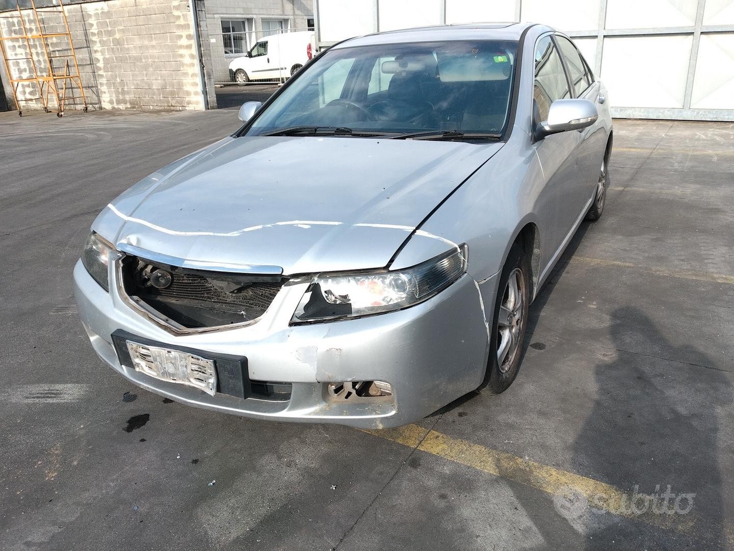 Honda accord 2004 benzina demolito per ricambi