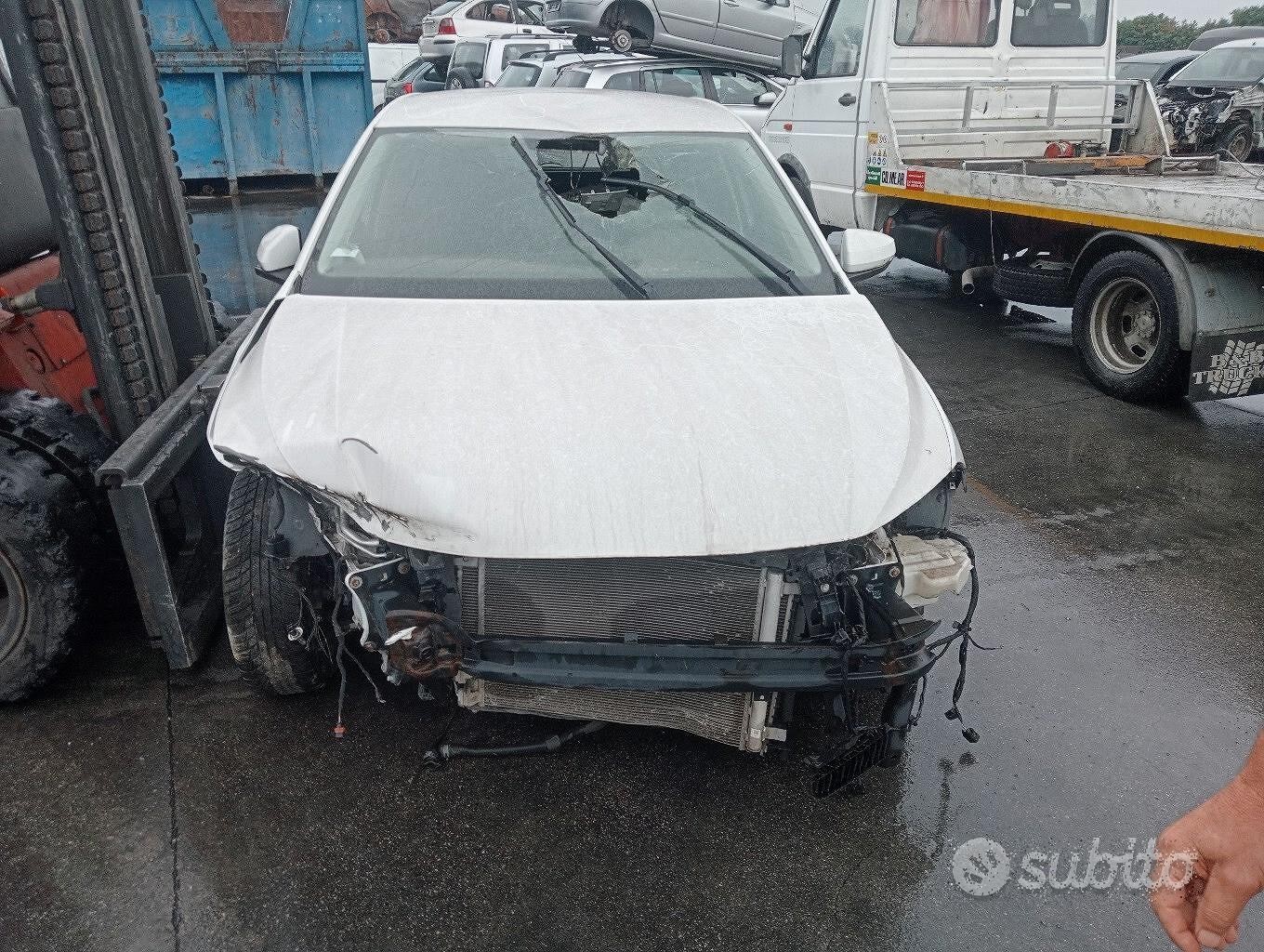 Volkswagen polo 1.0 tgi CDY demolito per ricambi