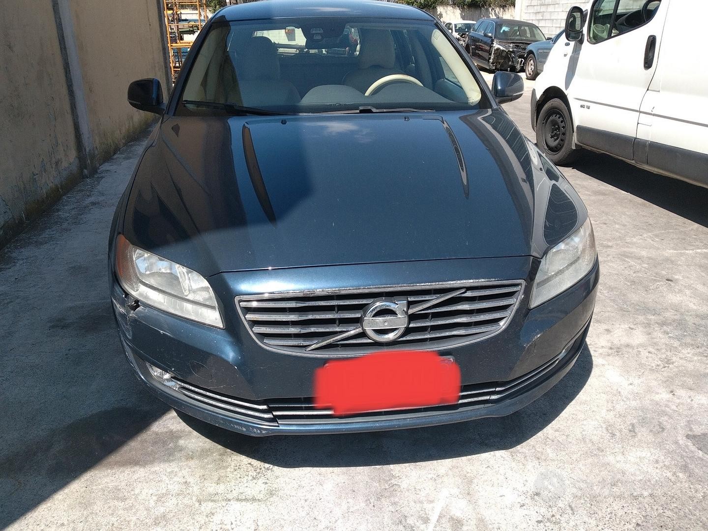 volvo v70 2.4td 2013 demolito per ricambi