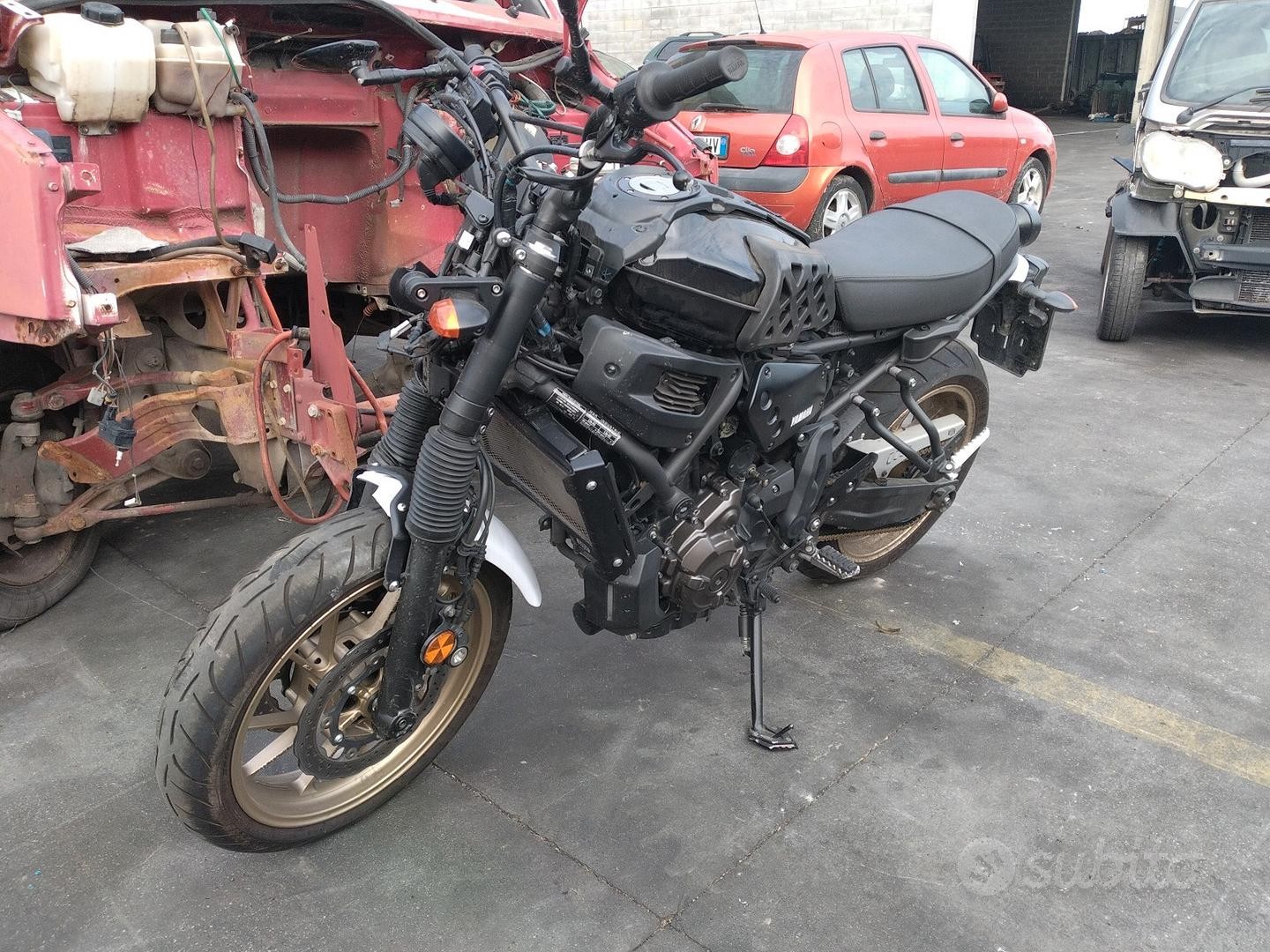 YAMAHA XSR700 XTRIBUTE DEMOLITO PER RICAMBI 2022